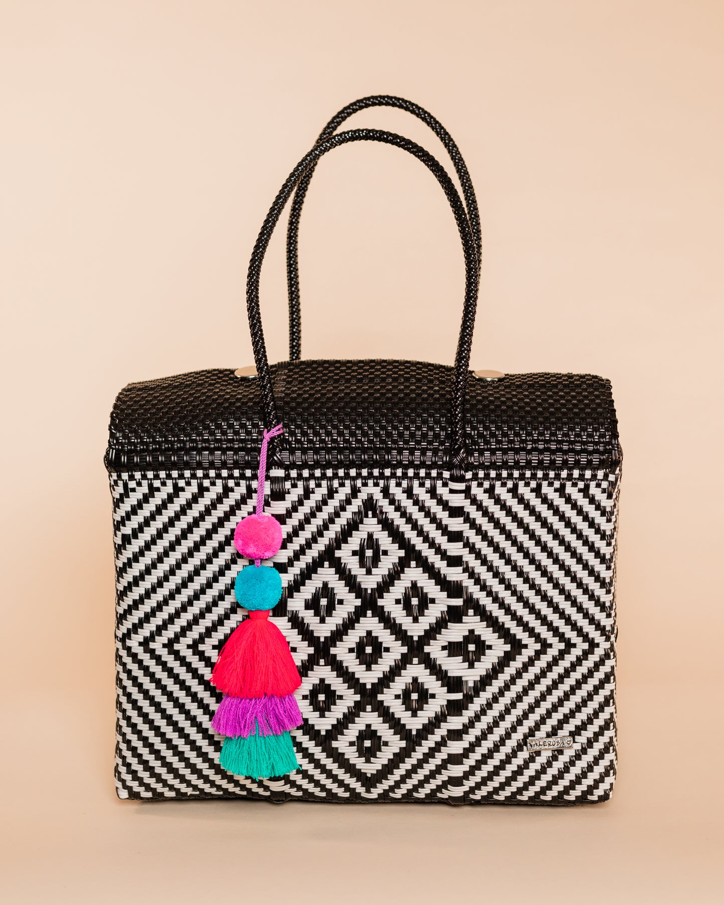 Plastic bag, woven bag, beach bag, travel bag, handmade bag, Overnight duffle