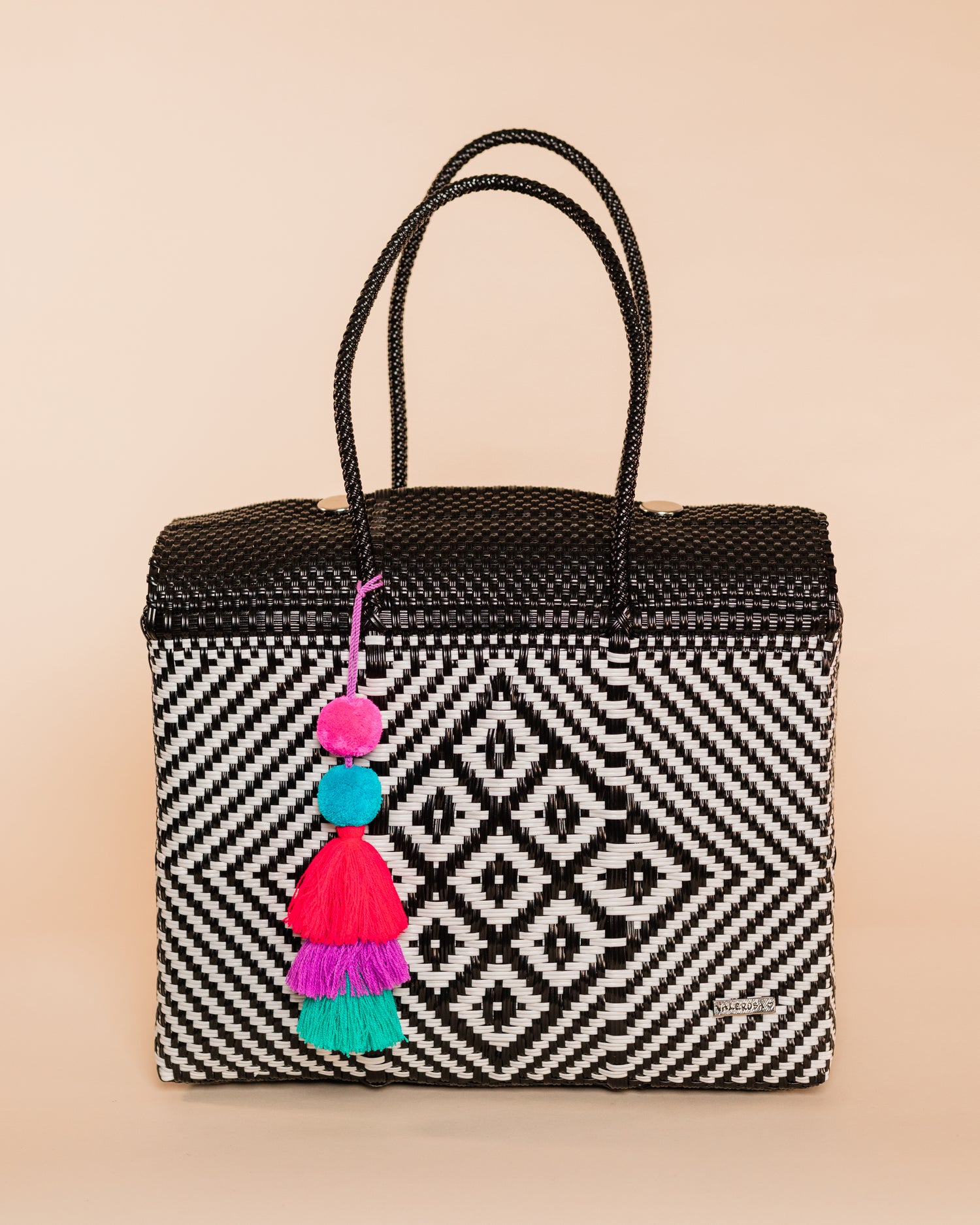 Plastic bag, woven bag, beach bag, travel bag, handmade bag, Overnight duffle