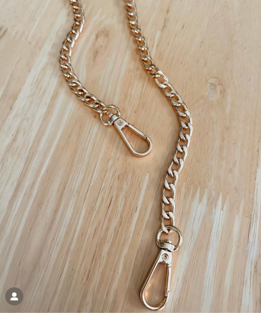 Bag accessory, gold chain 